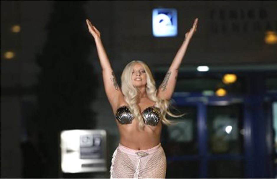 Στην Αθήνα η ποπ σταρ Lady Gaga που θα τραγουδήσει στο ΟΑΚΑ
